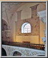 Die Silhouette der alten Bossart-Orgel zeichnete sich im Verputz der Rückwand ab. (Photo Andreas Kammermann, Reconvilier, 2009)
