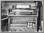Spieltisch der Goll-Orgel von 1911