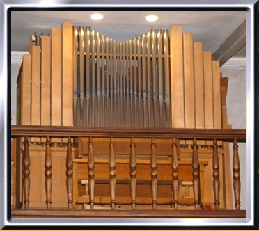 Die Orgel am neuen Standort in der christkath. Kirche Grand-Lancy GE