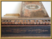 Regal ohne Unterbau mit den beiden Schöpferbälgen für den mobilen Einsatz