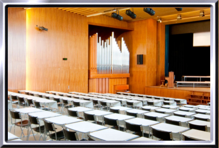 Orgel in der Aula im ehemaligen Lehrerseminar vor der Versetzung der Orgel 2015 (heute Interkantonale Polizeischule)