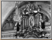 Orgel nach 1919,  Auf der Zwischenempore, hinter dem Hochalter, über dem Betchor der Schwestern.