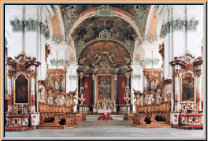 Raumansicht Chor, links: Evangelienseite (Frauenseite); rechts: Epistelseite (Männerseite)