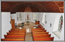 Vue de la nef, l'orgue est situé dans la chapelle de gauche
