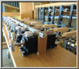 Schleifenzugmagnete der Setzeranlage, die direkt in die mechanische Registertraktur eingreifen.