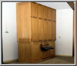 Obfelden ZH, Kath. Kirche, Orgel mit geschlossenen Flügeltüren